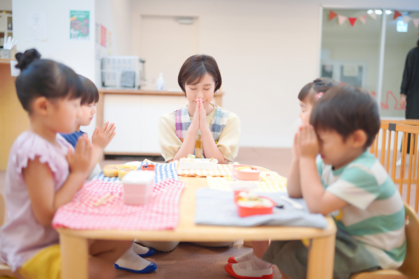 アレルギーの子どもにはアレルギー除去食を食べさせる