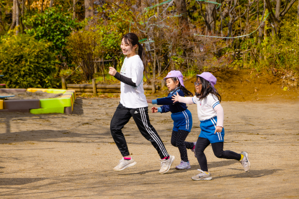 気持ちの橋渡しと 〝遊び〞の中で 育つ子どもたち